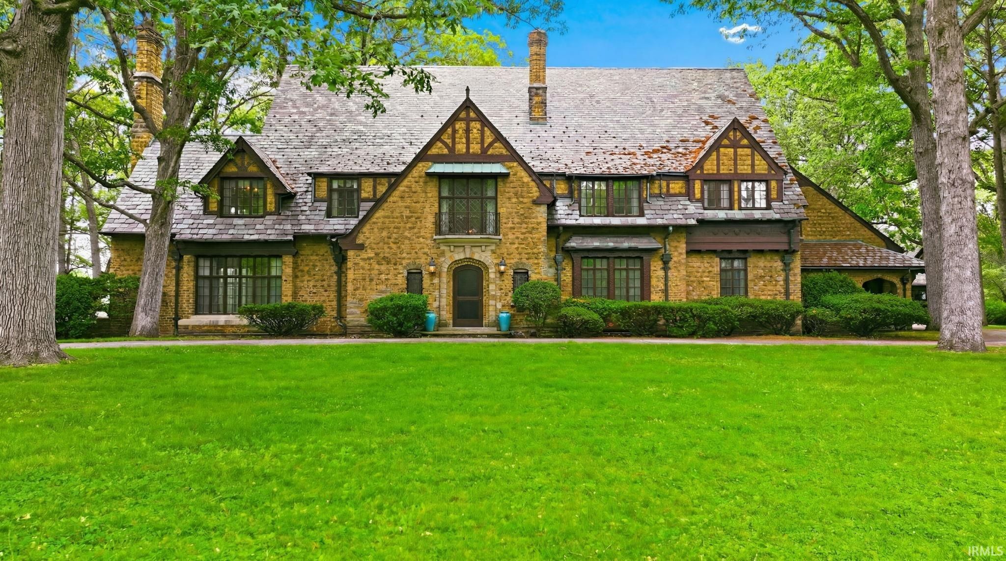 Image of 300 W 7th Street