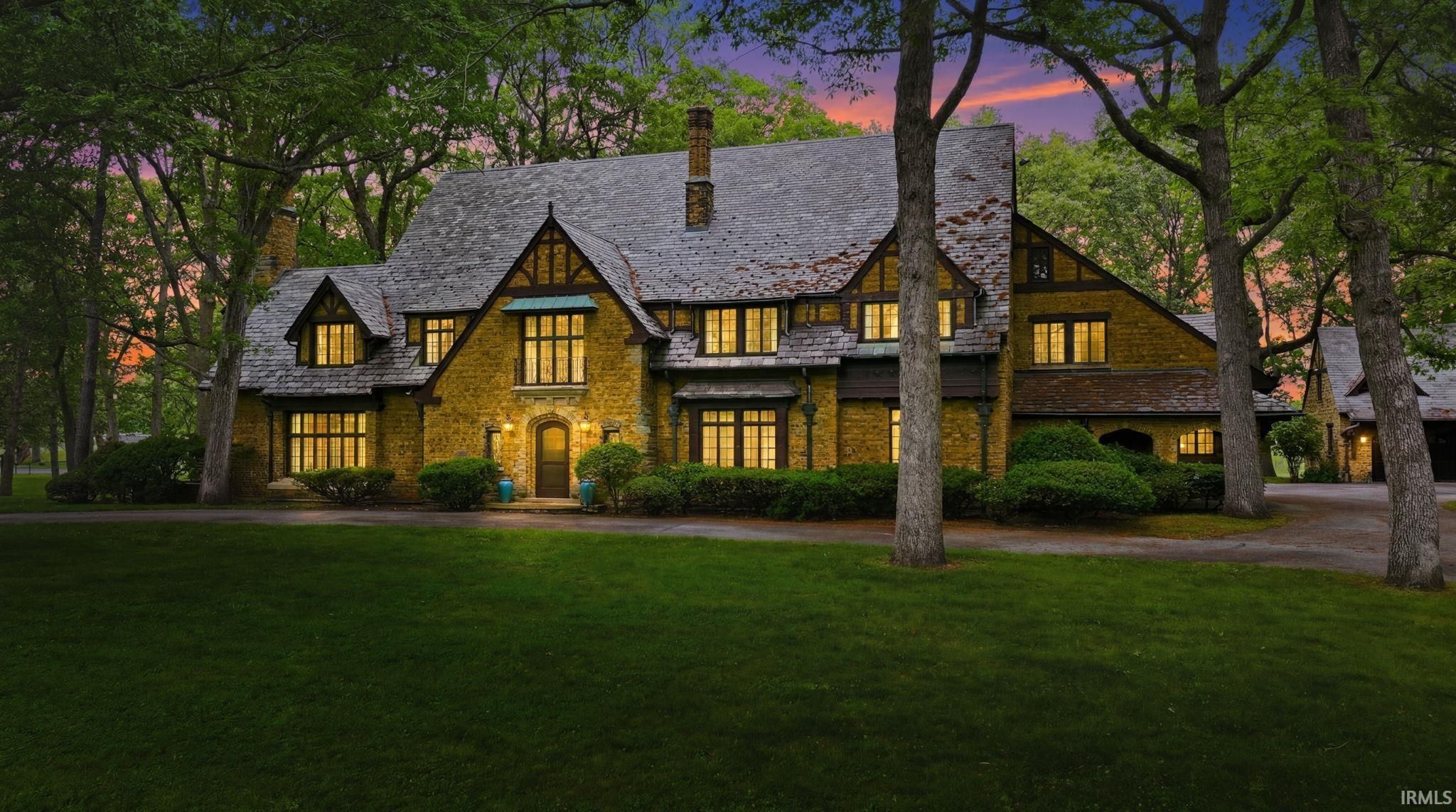 Image of 300 W 7th Street