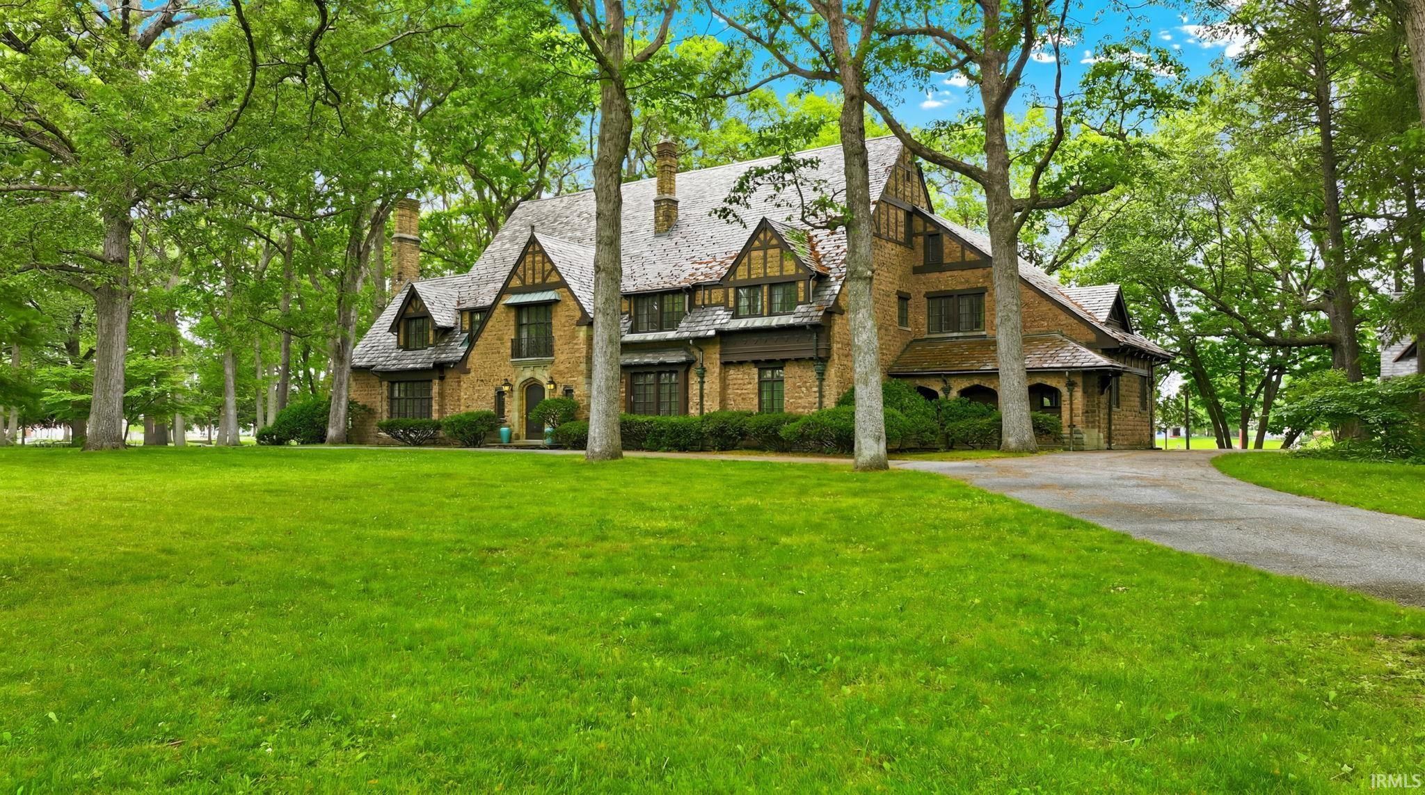 Image of 300 W 7th Street