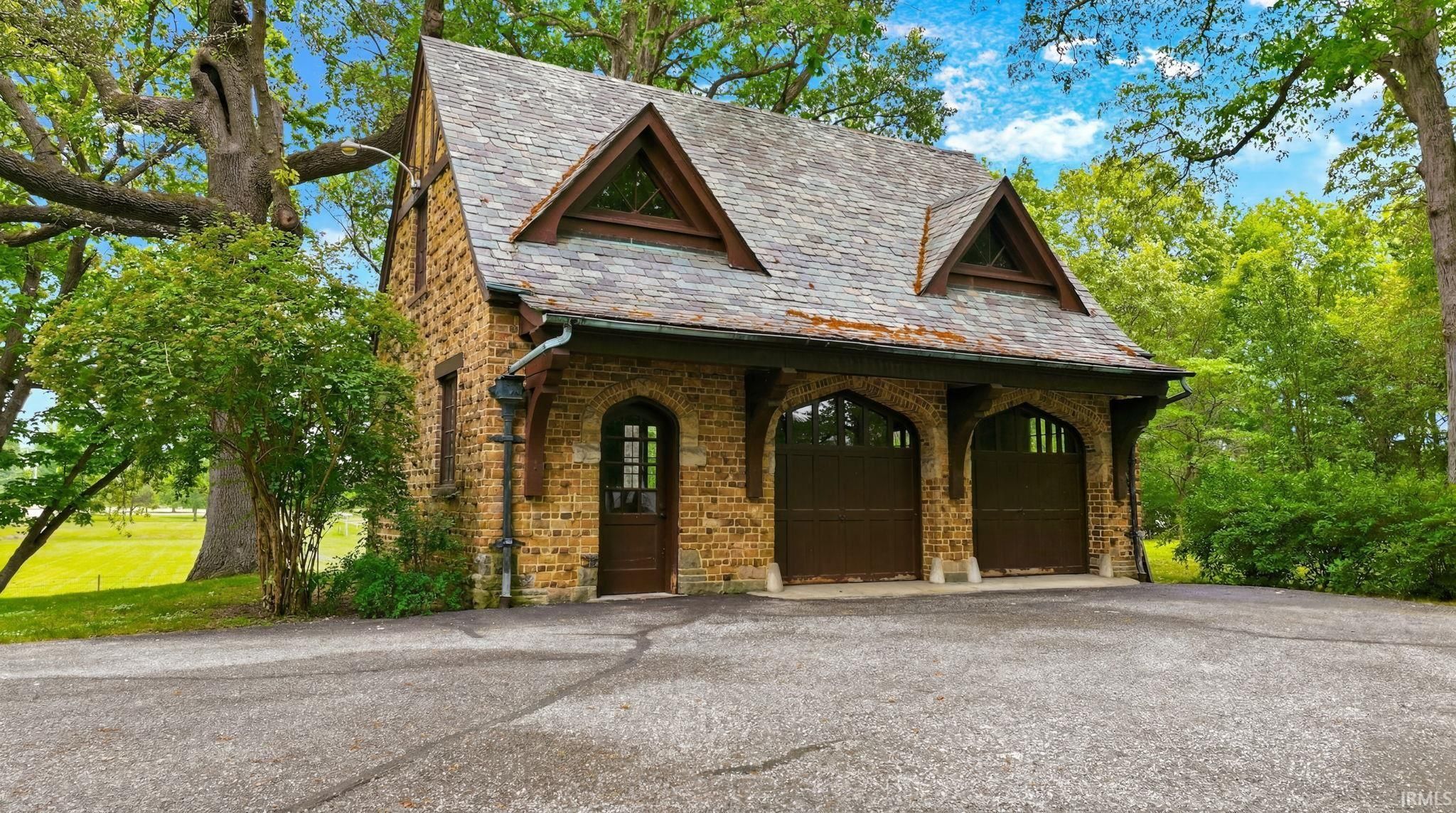 Image of 300 W 7th Street
