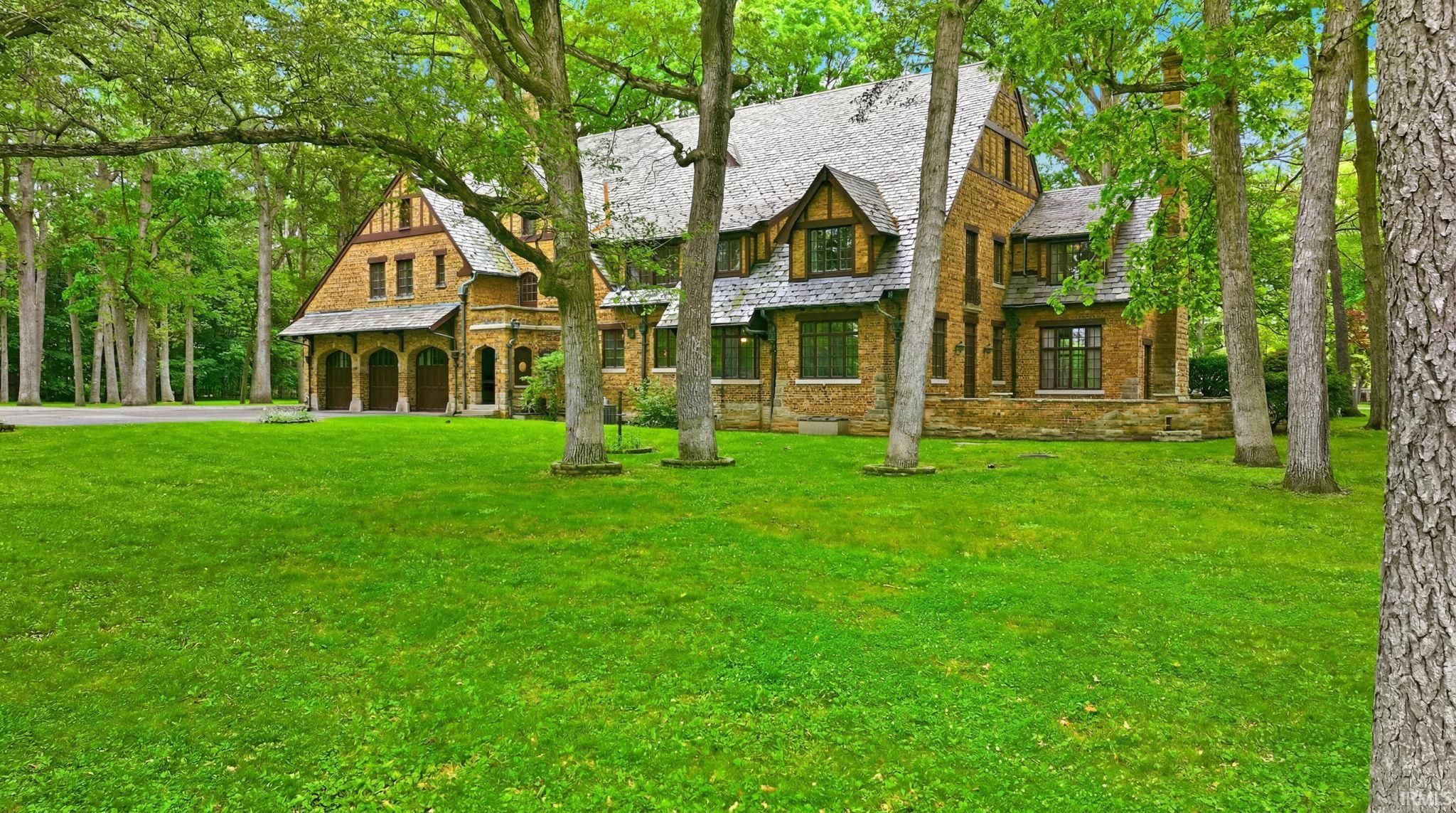 Image of 300 W 7th Street