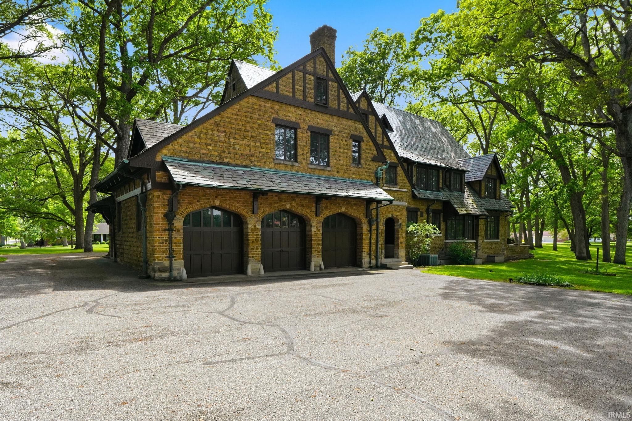 Image of 300 W 7th Street