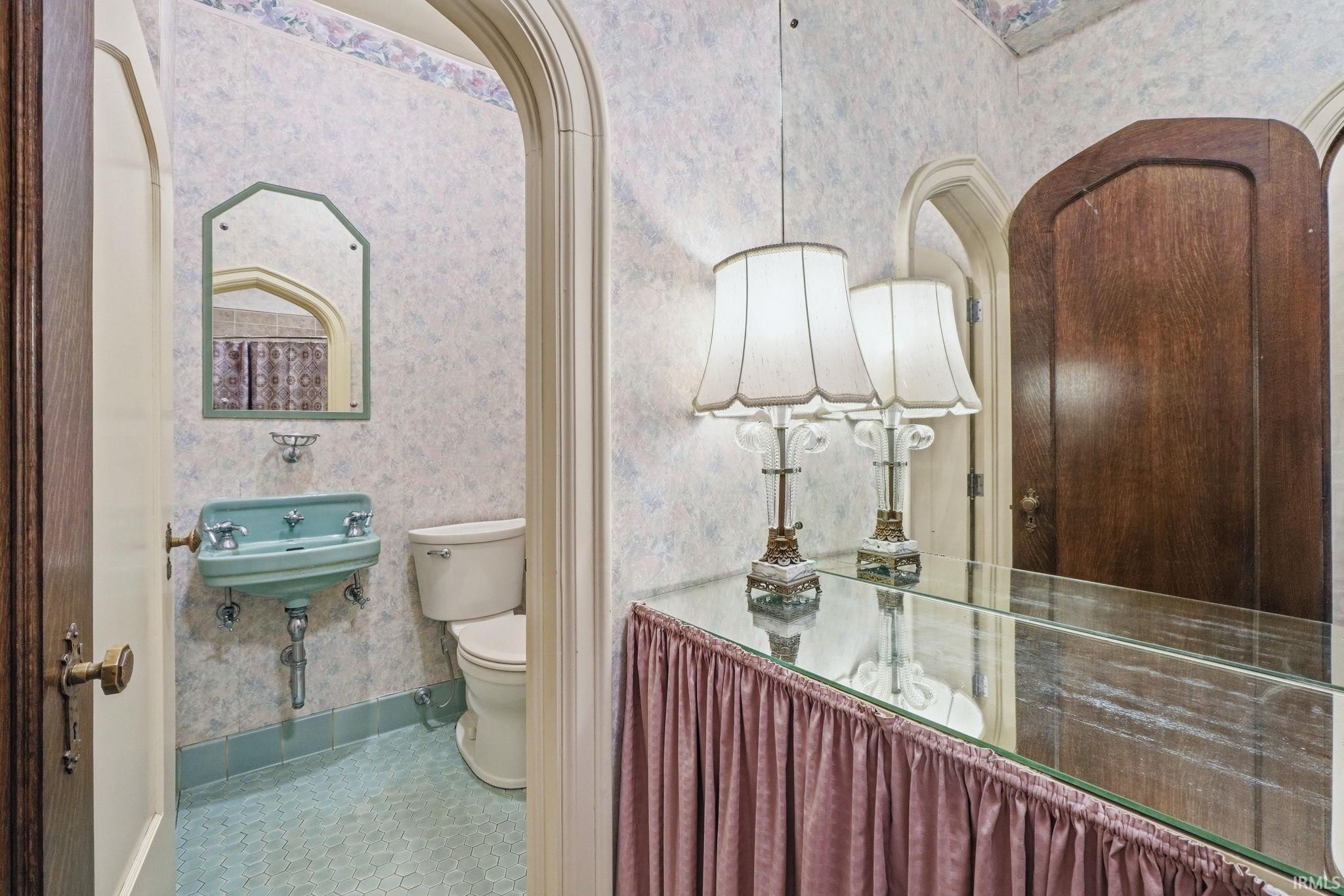 Image of 300 W 7th Street