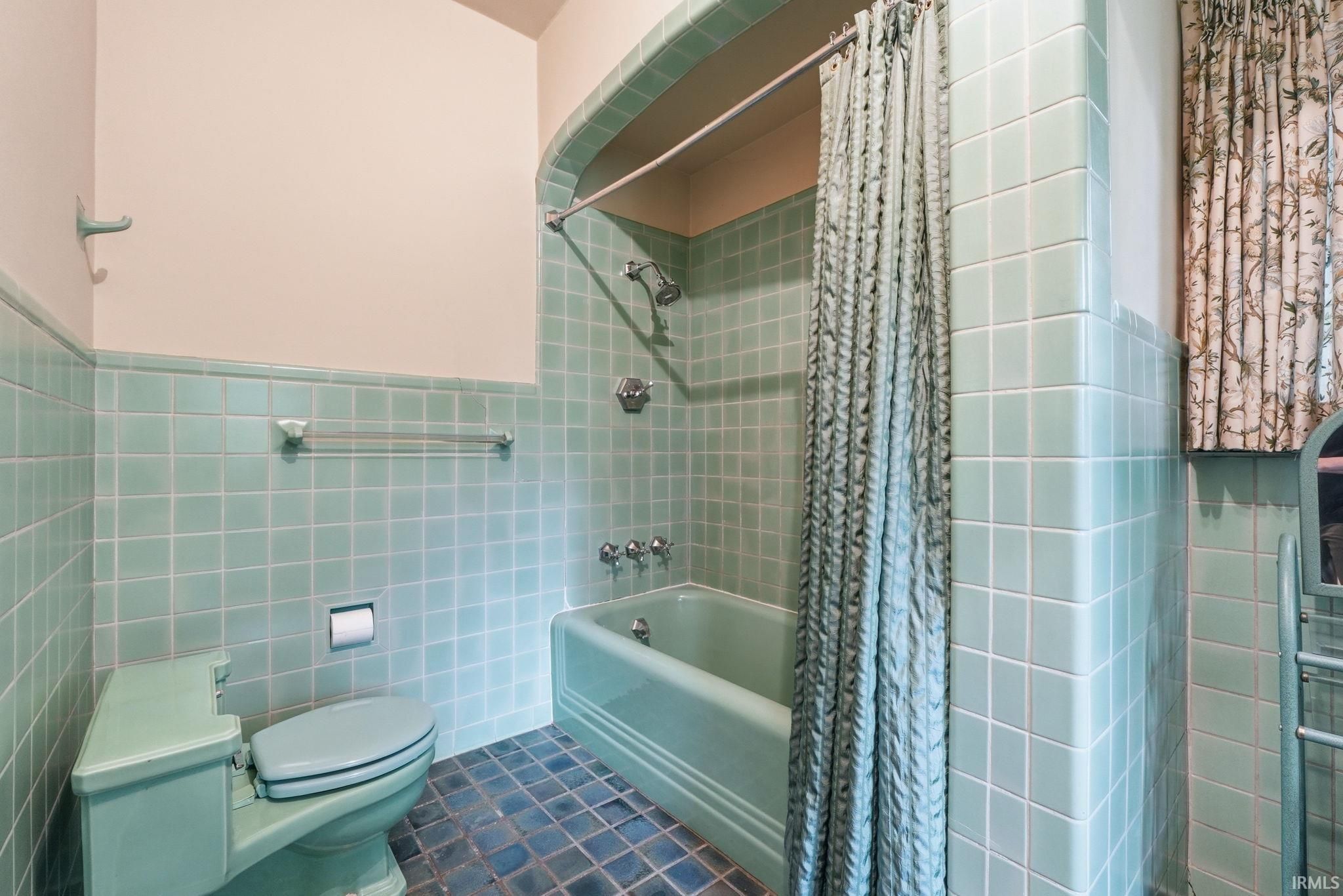 Image of 300 W 7th Street