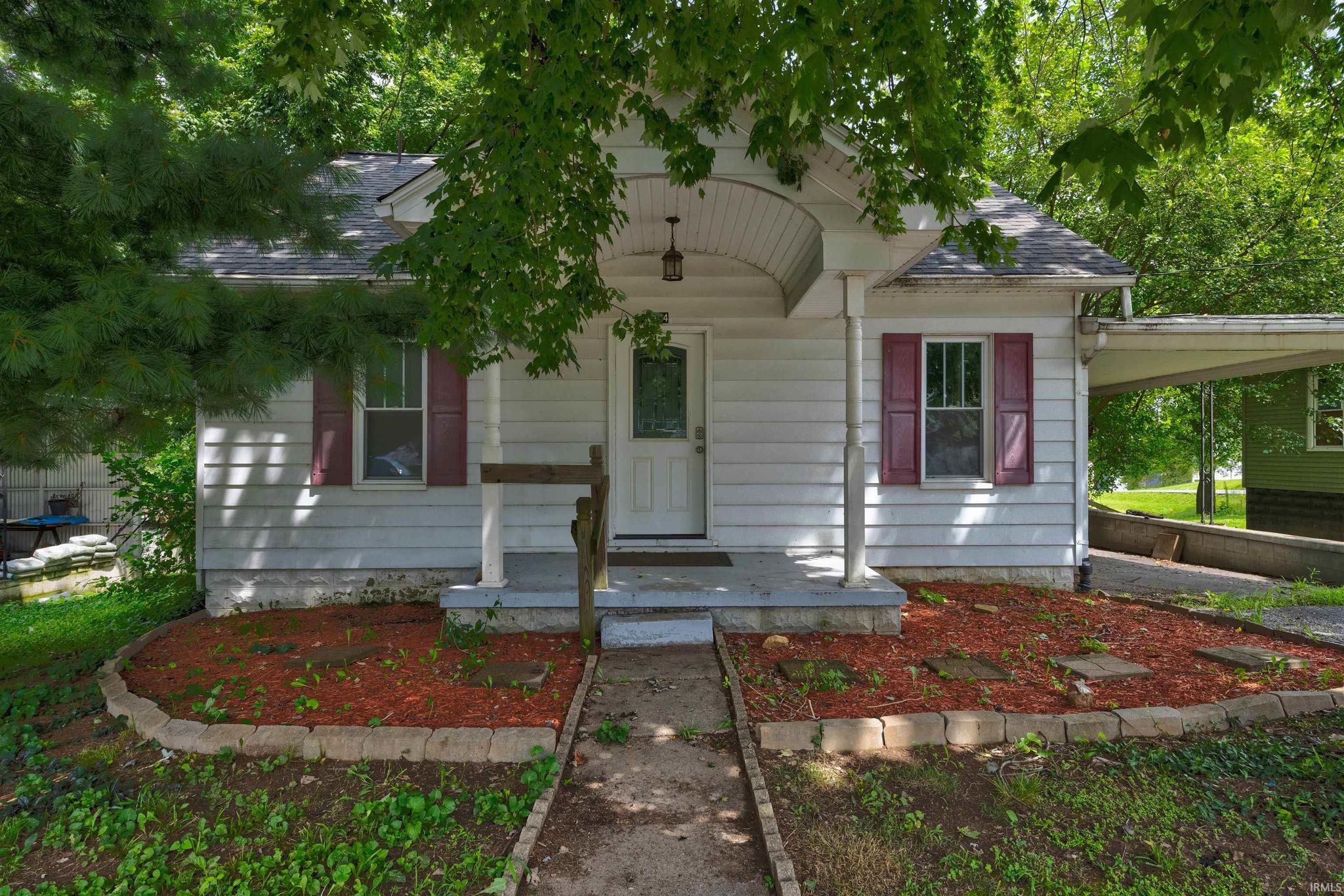 704 W Linn Street